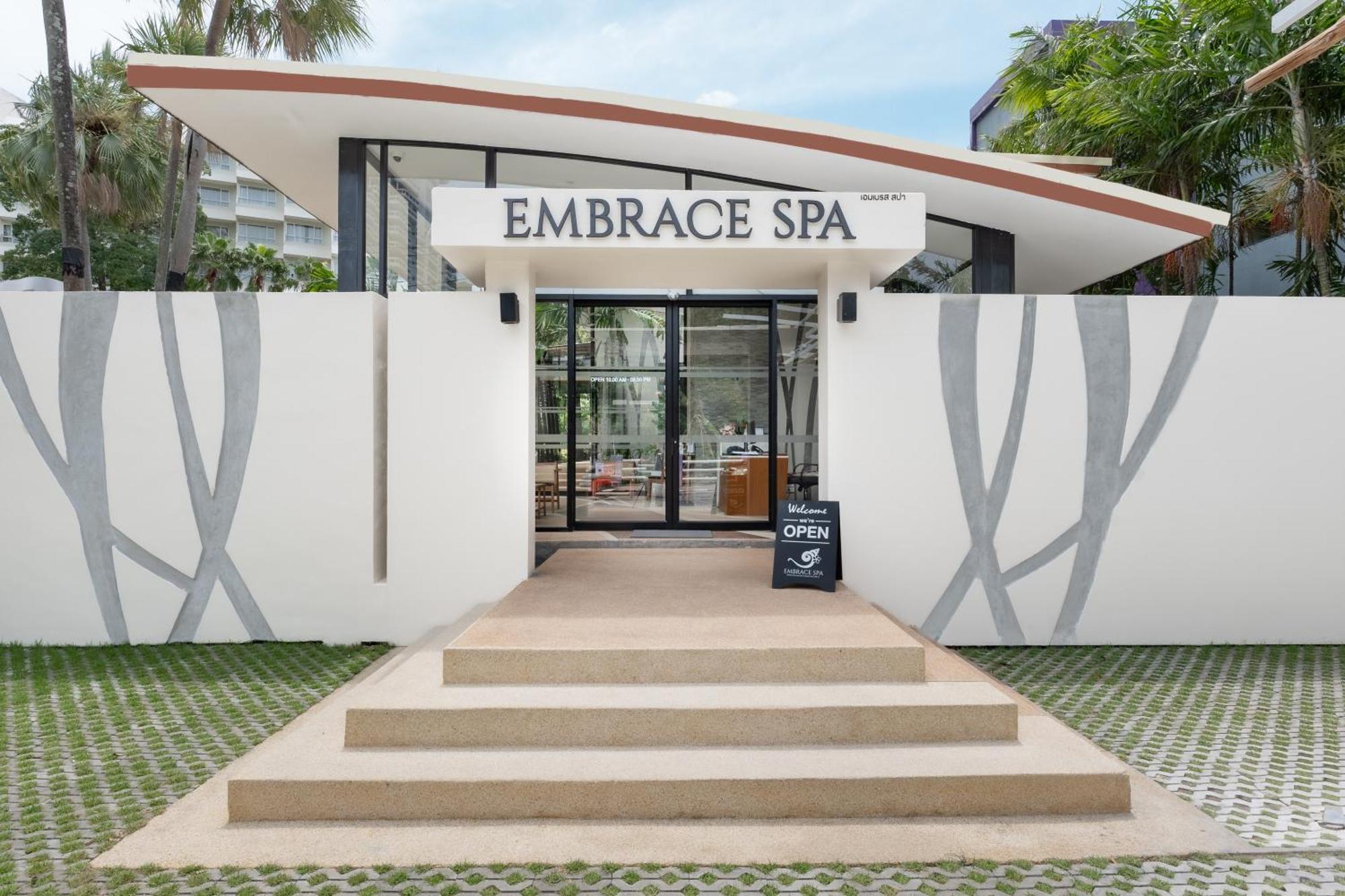 Hotel Andaman Embrace Patong,