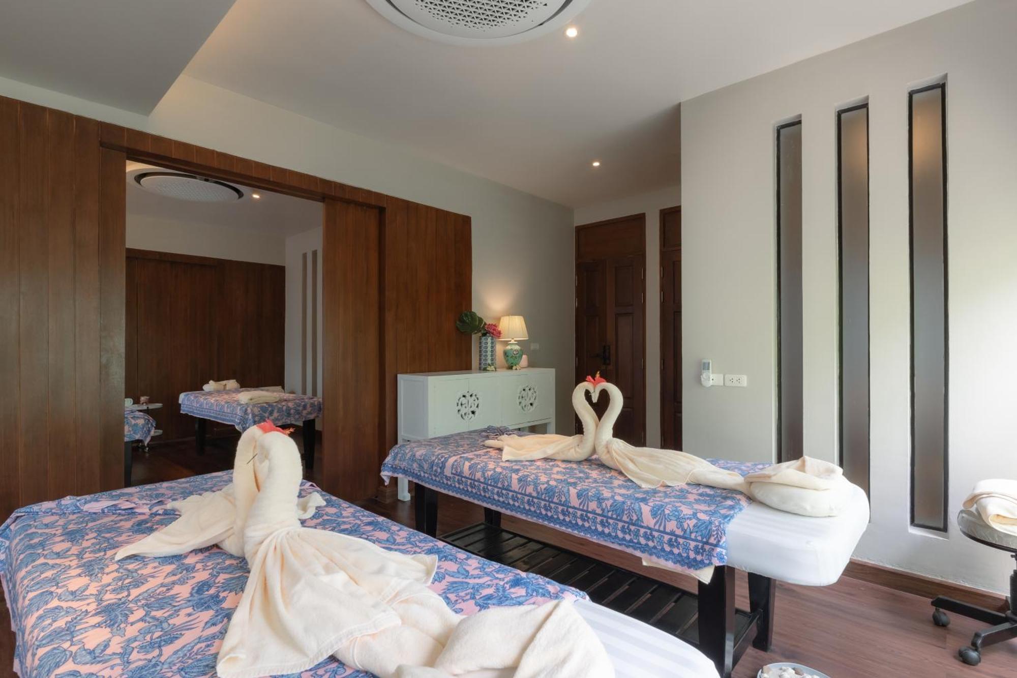 Hotel Andaman Embrace Patong, Phuket